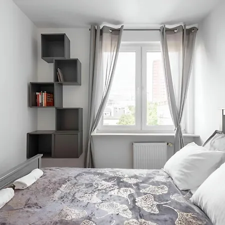 Leisure Zlota Lovely 2 Bedroom شقة وارسو