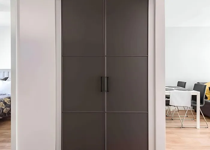 Leisure Zlota Lovely 2 Bedroom شقة